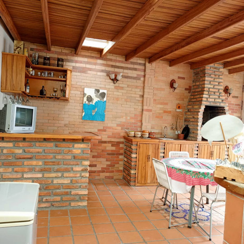 Casa Quinta En Venta Altos De Pirineos San Cristóbal / Mg055
