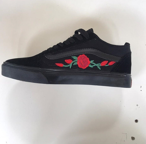 tenis vans flor vermelha