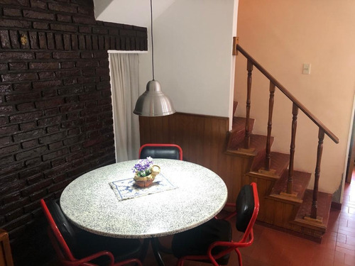 Imagen 6 de 23 de Chalet 4 Ambientes Con Dependencia De Servicio .