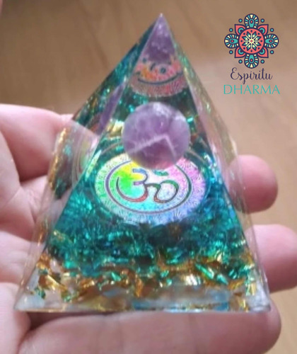 Orgonita Pirámide Con Símbolo Om Y Amatista Espíritu Dharma