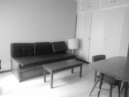 Departamento De 2 Amb A La Calle Con Balcon En Venta -