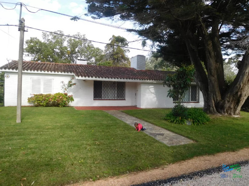 Vendo Casa 4 Dormitorios, Barrio El Golf, Punta Del Este