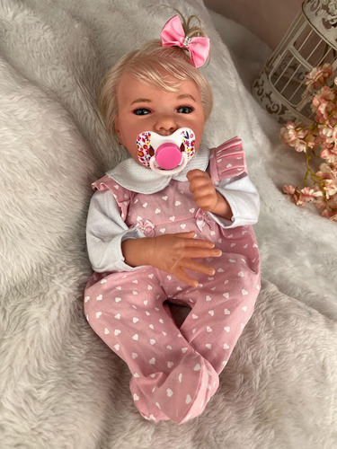 Boneca Reborn Menina Corpo De Pano Muito Macio Com Enxoval