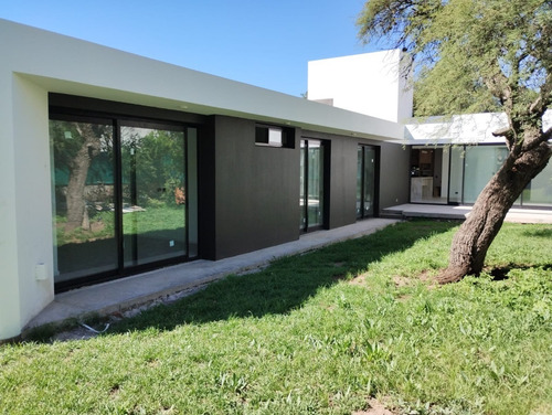 Imagen 1 de 14 de Vendo Casa A Estrenar De 3 Dor , Villa Allende Golf.