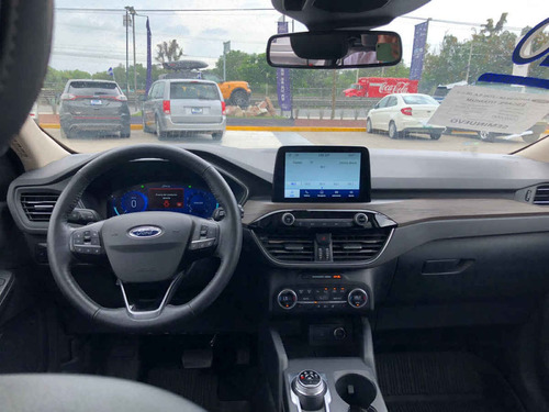 Imagen 7 de 8 de Ford Escape 2020 5p Titanium Ecoboost 2.0l