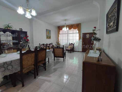 Gbf 25-16310 La Barraca Vendo Bella Y Amplia Casa Con Terreno Contácteme Ya.