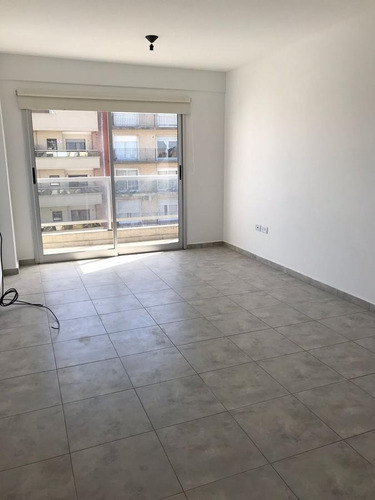 Imagen 13 de 16 de Departamento De Un Dormitorio En Venta - La Plata - Balcón Al Frente Piso Alto