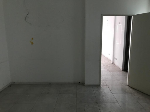 Imagen 11 de 25 de Alquiler. Oficina. 5 Ambientes. Vidriera. Patio. Córdoba Y Dorrego.
