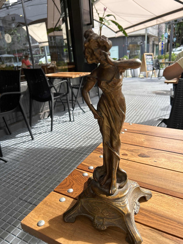 Escultura En Calamina Inspirada En Confidence  De Grisard