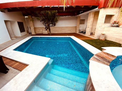 Imagen 2 de 30 de Casa En Venta, Cuernavaca, Alberca, Jacuzzi Y Jardin Privados