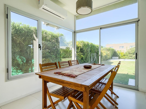 Imagen 15 de 30 de Casa De 4 Dormitorios En Venta En La Comarca De Excelente Calidad