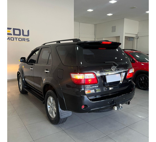 Toyota Hilux SW4 3.0 SRV 4X4 7 LUGARES 16V TURBO INTERCOOLER DIESEL 4P AUTOMÁTICO