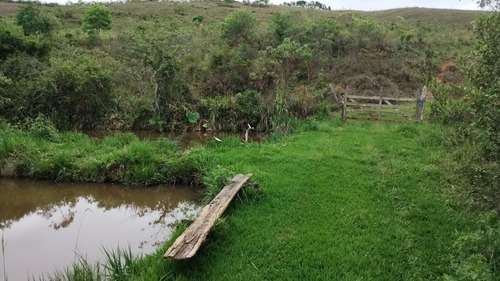 Vende-se Sítio Com Área Total De 14.6 Hectares