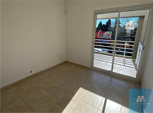 Imagen 4 de 7 de Depto 2 Ambientes En Complejo Irigoin