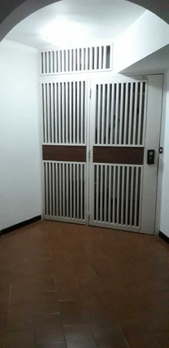 Imagen 16 de 17 de Se Vende Apto 110m2 3h/2b/4p Prados Del Este 5818