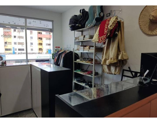 Venta Local En El Cc Paseo Paraparal Los Guayos 26-46