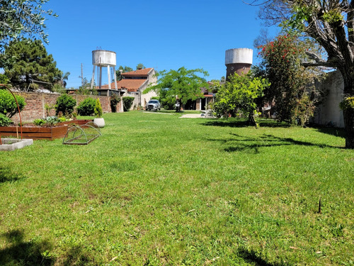 Solido Chalet De 4 Ambientes Con Lote Parquizado