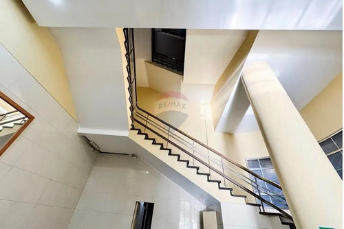 Amplia Oficina En Arriendo 409 M2