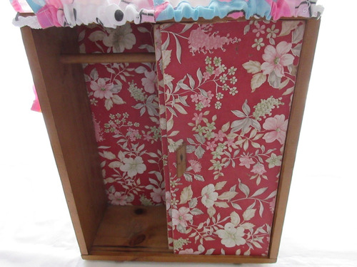 Imagen 4 de 4 de Cama Marinera Y Ropero De Madera Para Barbie Con Accesorios