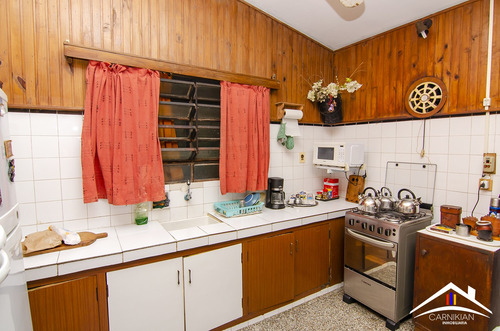 Preciosa Casa Con Mucho Verde De 3 Dormitorios