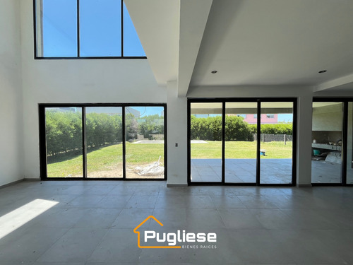 Casa En Venta A Estrenar Con Pileta. Lote Interno. Acacias Puertos