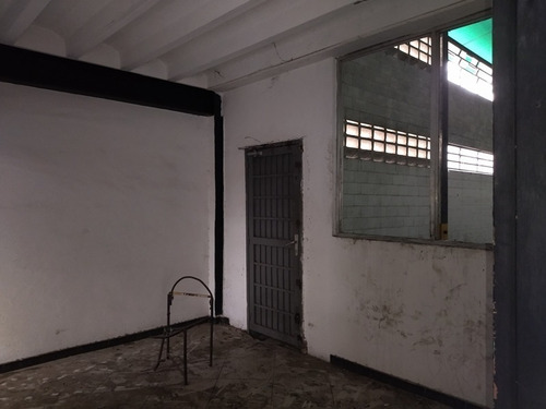 Imagen 13 de 21 de *+584144713559* Galpon En Venta En Complejo Ind Santa Rosa/pto Cabello/carabobo. 3000mts,areas De Ofocina,6baños,area De Comedor,banco De Transformadores Alta Tension,conj Cerrado,tanque De Agua.