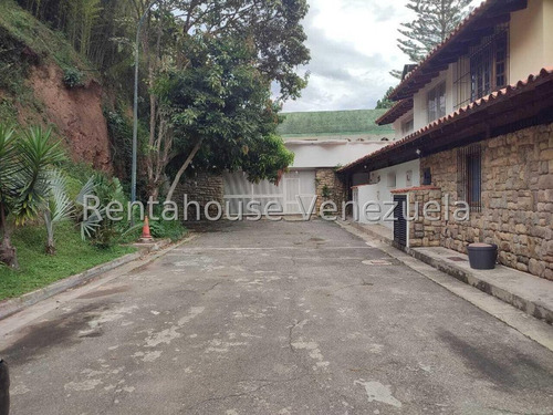 Bella Casa Bien Distribuida De MĂșltiples Niveles En Venta Ubicada En Los Naranjos Del Cafetal 25-6495