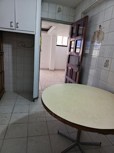 Llev18m- Mjev22m Smart House Vende Apartamento En El Centro