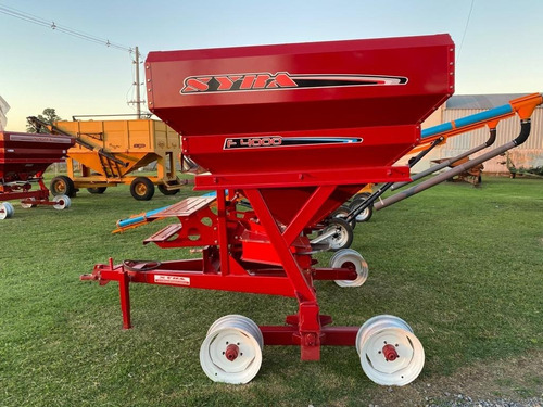 Imagen 2 de 3 de Fertilizadora De Arrastre Syra F4000 Adl 36mts Con Lona