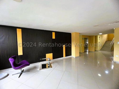 Apartamento En Venta Zona Centro Maracay 25-705 Yb