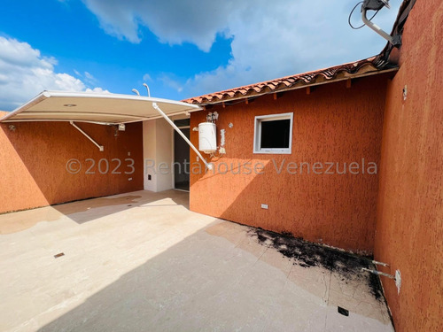 Casa Townhouse En Venta De 4 Niveles En Cantarrana Cocina Empotrada Piso De Mármol Parrillera Seguridad Nela 24-8827