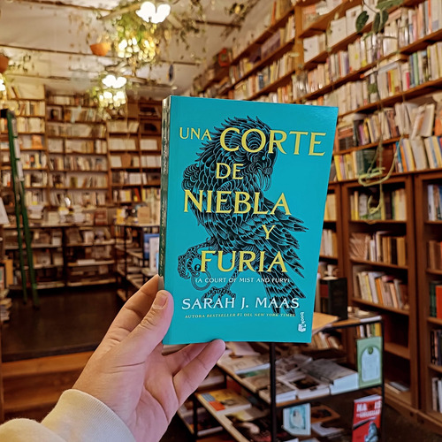 Una Corte De Niebla Y Furia. Sarah J. Maas.