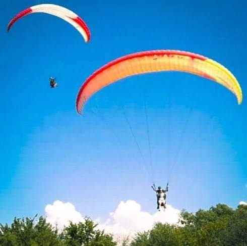 Imagen 2 de 10 de Vuelo En Parapente