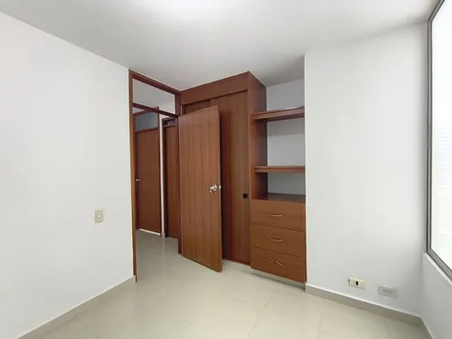 Apartamento En Venta En Prados Del Este. Cod V30502