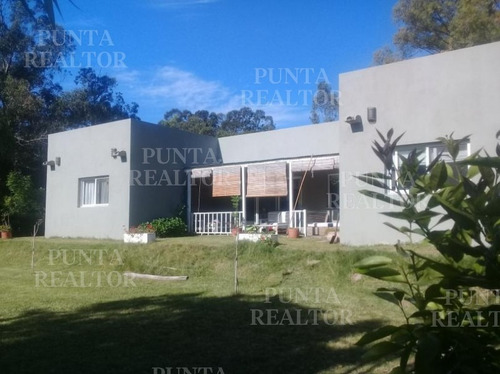 Divina Chacra En La Barra, 4 Dormitorios, Suite Con Vestidor, Toilette, Deck, Parrillero Techado, Pérgola Auto, 2000 M2 Terreno. - Ref: 320