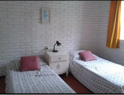Imagen 10 de 13 de Chalet Muy Confortable Para Familia Amplia A 20 Metros De La Playa Mansa!