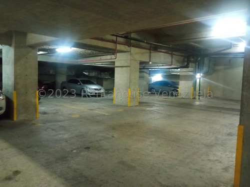 Oficina En Alquiler En Los Dos Caminos Mls #24-5776