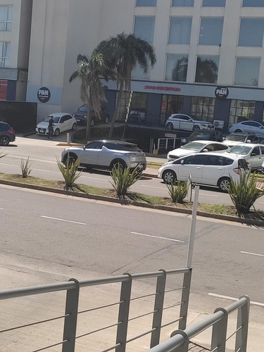 Imagen 6 de 12 de Local 100 Metros Dividido Frontal A La Ruta 27 En La Bahia D