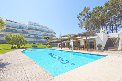 Apartamento En Venta - Pinares- Ref: 3878
