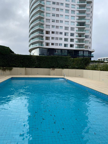 Alquiler Apartamento 3 Dormitorios En Suite, Full Amenities, En Edificio Golden Gate, Playa Mansa, Punta Del Este