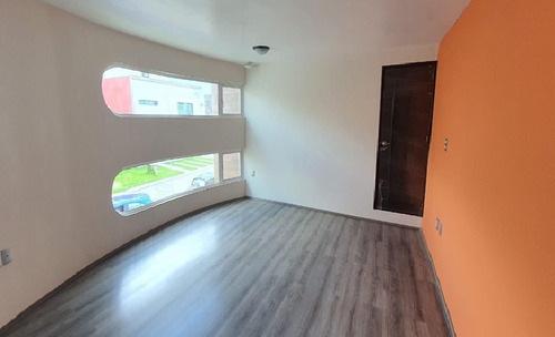 Imagen 2 de 14 de Casa Moderna De 3 Recamaras, Cuarto De Juego Y Terraza