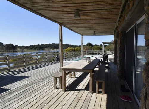 Casa En Venta De 3 Dormitorios En Jose Ignacio