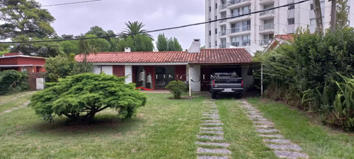 Venta - Casa - Puna Del Este - 4 Dormitorios 3 Baños - Buena Ubicacion