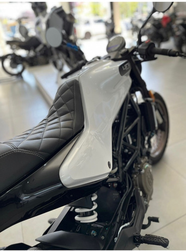 Husqvarna Svartpilen Vitpilen Color