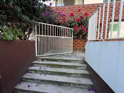 Casa Sola De Dos Niveles En Venta, En Privada Con Vigilancia En Lomas Tetela, Cuernavaca Morelos