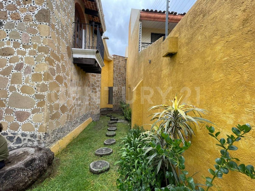 Casa En Renta, Estilo Colonial, 4 Recámaras, Jardín, San Pedro Cholula, Puebla