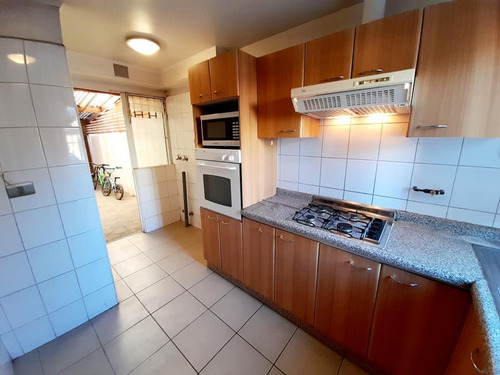 Esplendida Casa Aislada De 3 Pisos En Barrio Residencial...
