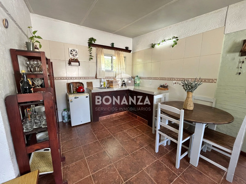 Casas En Venta En Playa Hermosa, Piriápolis. 2 Propiedades En Un Padrón. Cercada Perimetralmente.