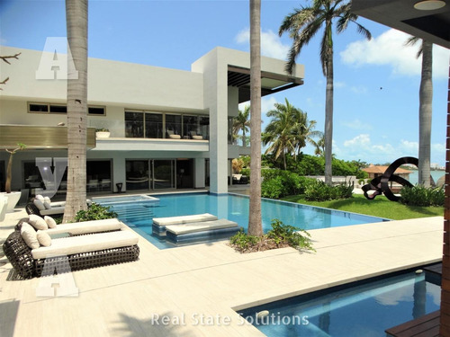Imagen 20 de 30 de Casa Luxury En Venta, Amueblada, 4 Recámaras, Salón Tv, Muelle, Isla Dorada, Zona Hotelera Cancún