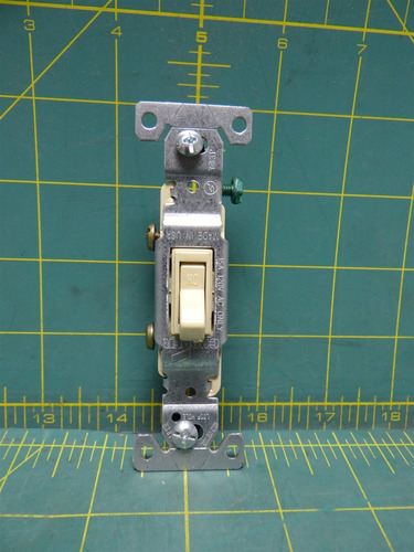 Cooper 1301-7v Switch Toggle Sp 15a 120v Grounding I Ccz